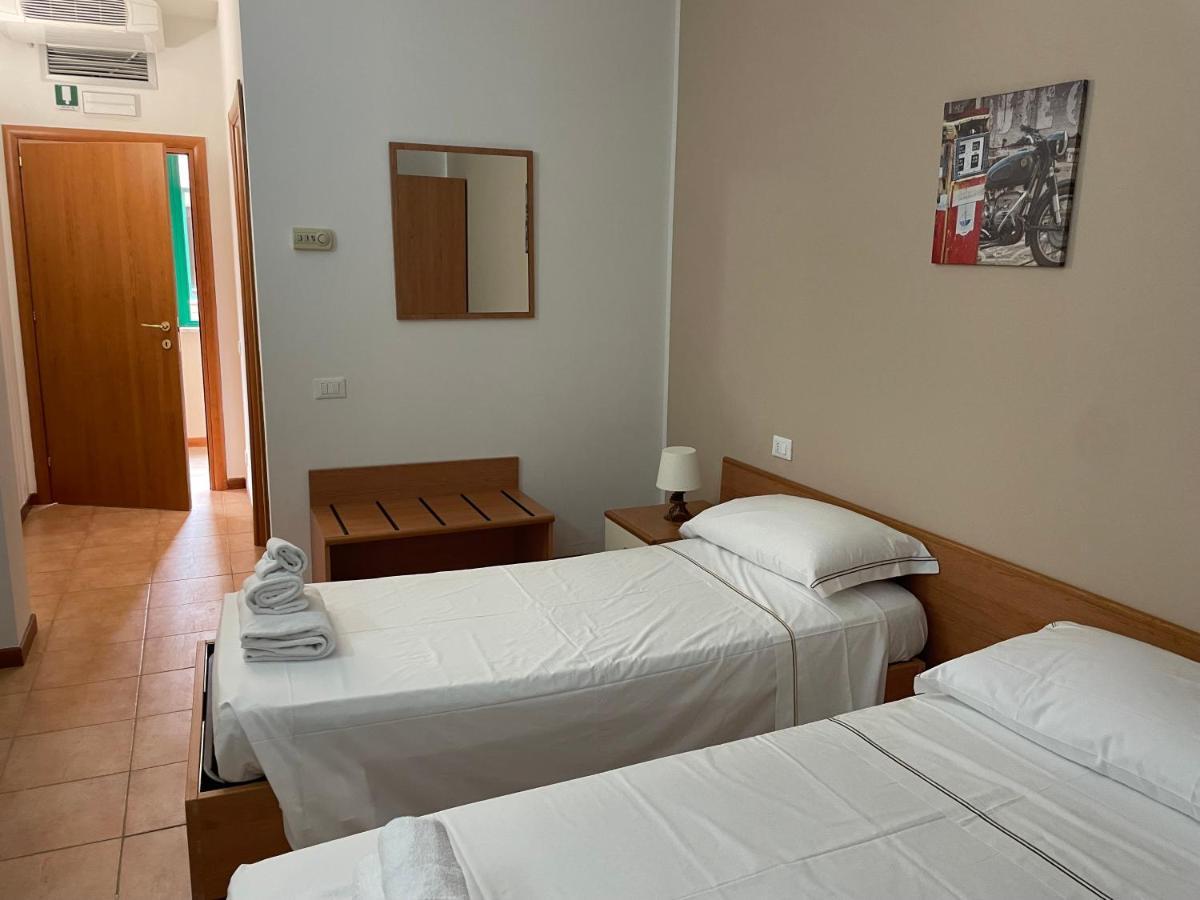 Hotel Sportland Colle Val D'Elsa Esterno foto
